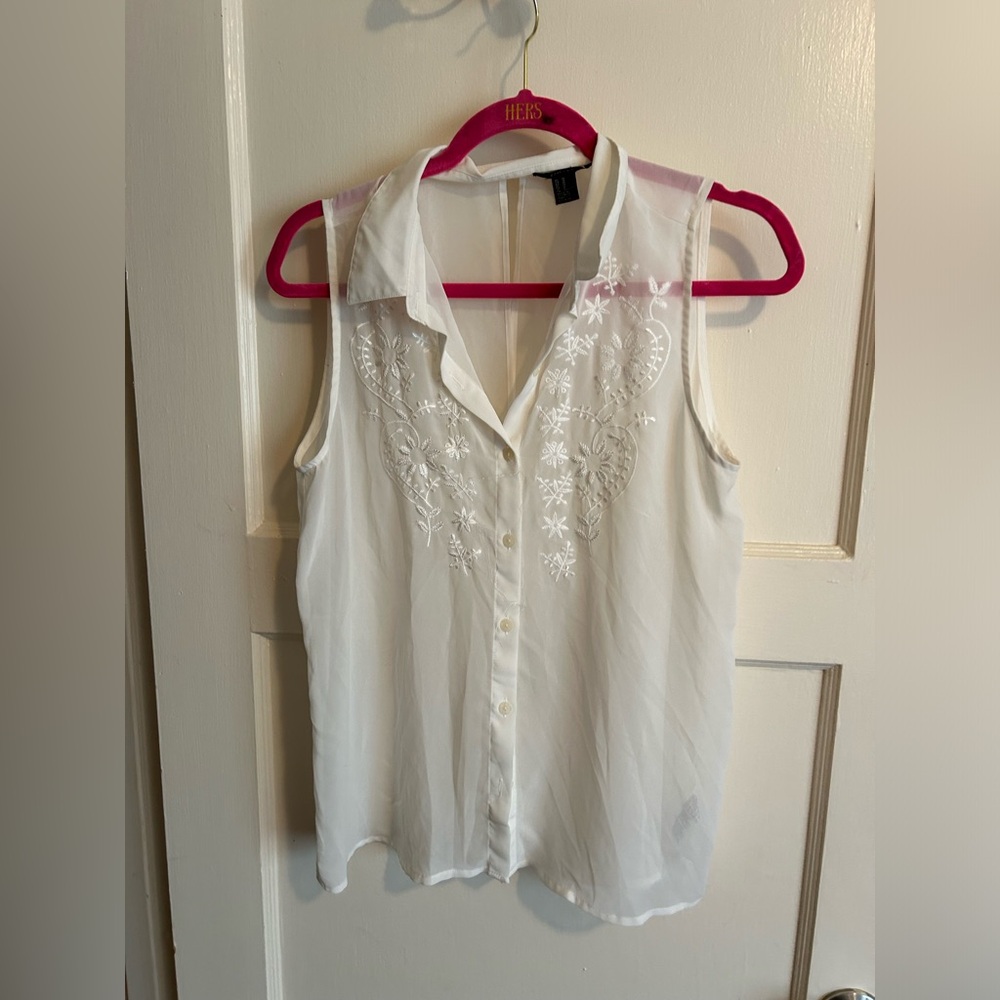 Forever21 medium NWOT semi sheer blouse